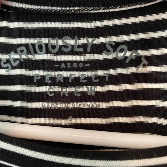 Aero Seriously Soft Perfect Crew Long Sleeve Shirt Black White Stripe Size Small - Picture 2 of 3